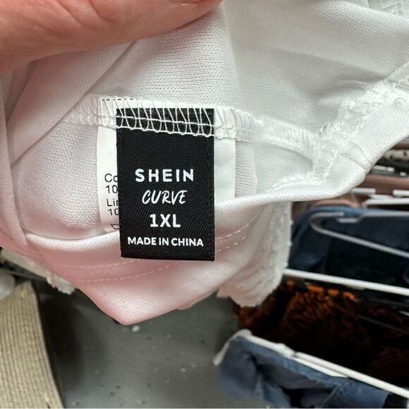 Adorable white embroidered flutter sleeve V neck  flowy bohemian top w dots - Picture 7 of 8